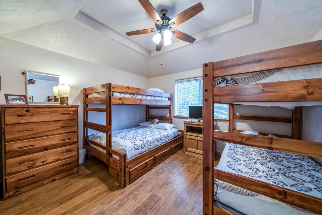 Black Bear Cabin بحيرة باس المظهر الخارجي الصورة