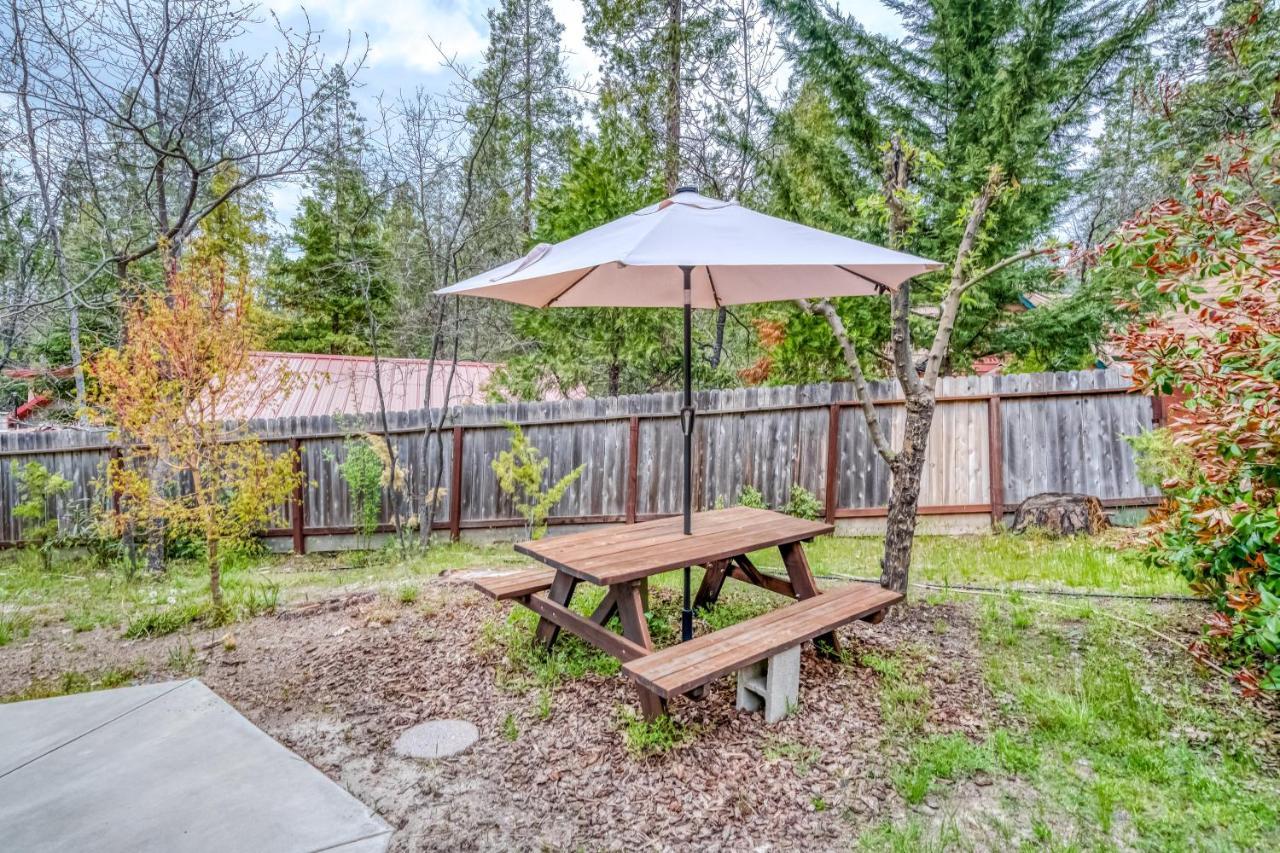 Black Bear Cabin بحيرة باس المظهر الخارجي الصورة